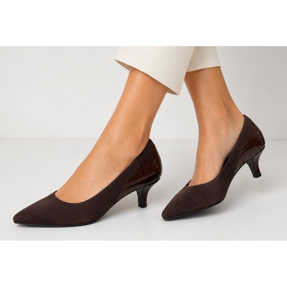 Vintage 80s Vaneli Brown Suede Pointed Toe Croc Embossed Kitten Heel Pump 7.5N